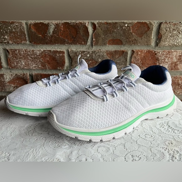 Apana Shoes - Apana White Sneakers size 8